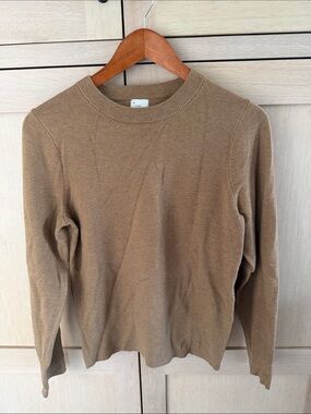 a new day Crewneck Sweater in Camel Brown